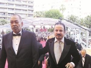 المخرج وليد العوضي والعملاق سعد الفرج في كان
