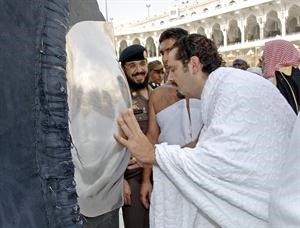 رئيس الحكومة السابق سعد الحريري يؤدي مناسك العمرة في مكة المكرمة امس الاول محمود الطويل