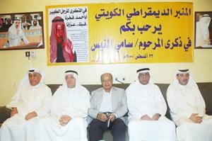 صالح الملا ومشاري العصيمي وعبدالله النيباري وداحمد المنيس ويوسف الشايجي بديوان المنيس	محمد ماهر﻿