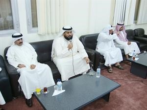 السنان متحدثا في الحفل التكريمي﻿