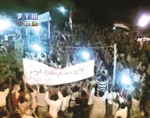 صورة عن الانترنت لمظاهرة ليلية في منطقة الغاب التابعة لحماة﻿