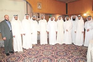 الغانم والصقعبي مع موظفي الشركة خلال الغبقة
