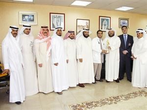 الدرعة مع المنظمين ومسؤولي الدورة﻿