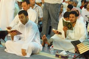 قراءة القران بين الصلوات