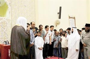 عيادة الشمري يشهر اسلام 27 من المهتدين الجدد﻿
