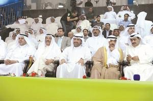 الشيخ احمد الفهد وناصر الروضان وعبدالعزيز سعود البابطين وعبداللطيف الروضان يتقدمون الحضور﻿