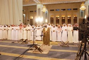 الاف المتهجدين التمسوا ليلة القدر في ليلة التاسع والعشرين من رمضان 	كرم ذياب﻿