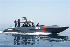  وخلال جولة بحرية شملت جون الكويت ومراكز قاروه وام المرادم والخيران الساحلي