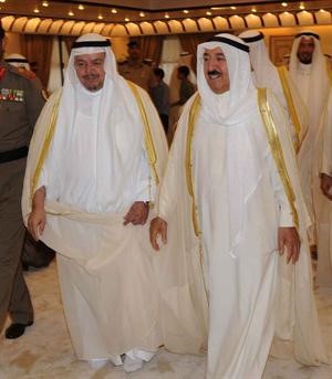 صاحب السمو الامير ودعادل الفلاح داخل المسجد﻿