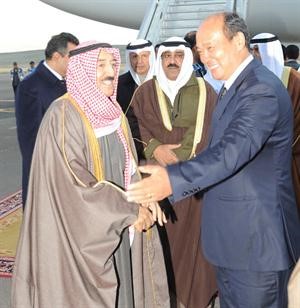 صاحب السمو لدى وصوله الى مطار جنكيز خان في منغوليا﻿