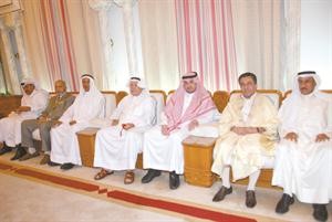 جمع من الحضور﻿