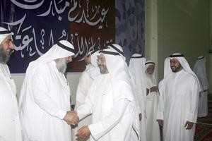 د ناصر الصانع مصافحا احمد الفلاح