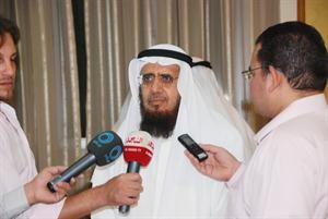 مطارق العيسى متحدثا للصحافيين﻿