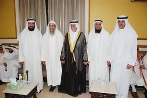 عبدالعزيز الغنام متوسطا قيادات احياء التراث﻿