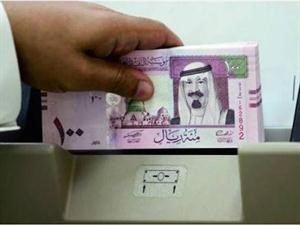 استمرار تراجع الدولار سينعكس سلبا على الريال﻿