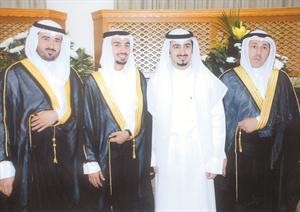 المعرس مع فهد ومحمد واحمد الرفاعي في لقطة تذكارية﻿