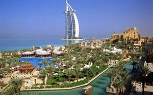 معظم سكان الامارات ينظرون نظرة ايجابية للمستوى المعيشي
