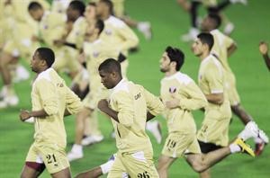 لاعبو المنتخب القطري خلال التدريبات