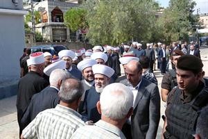 المفتي محمد رشيد قباني لدى وصوله الى العرقوب امس محمود الطويل