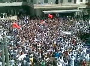 صورة بثها الناشطون على الانترنت لمظاهرة في بلدة الحراك التابعة لدرعا