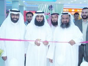 محمد فهد الهاجري مفتتحا مهرجان القرطاسية
