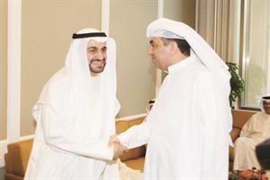 الزميل فرج ناصر مهنئا دفاضل صفر﻿