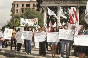 معتصمون في منطقة المتحف تضامنا مع الجيش اللبناني محمود الطويل