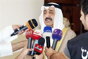 الرئيس جاسم الخرافي اثناء حديثه للصحافيين