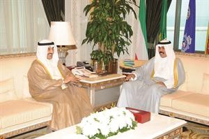 سمو نائب الامير وولي العهد الشيخ نواف الاحمد مستقبلا جاسم الخرافي﻿