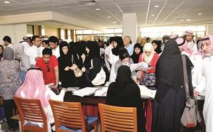 جانب من اجراءات تسجيل الطلبة﻿