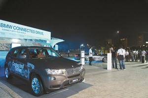 «علي الغانم» تقدم عرضاً توضيحياً للإمكانيات المتعددة لسيارات «BMW»