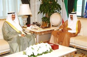 سمو نائب الامير الشيخ نواف الاحمد مستقبلا الشيخ سالم العبدالعزيز﻿