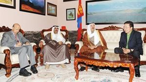 جانب من المباحثات بين صاحب السمو الامير والرئيس المنغولي بحضور الشيخ مشعل الاحمد والسفير احمد فهد الفهد