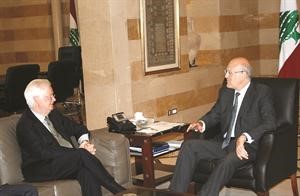 الرئيس ميقاتي مستقبلا ممثل الامين العام للامم المتحدة مايكل ويليامز في السراي امس 	محمود الطويل﻿