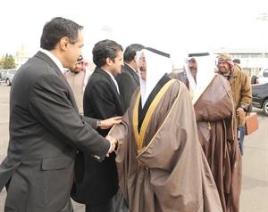 صاحب السمو الامير الشيخ صباح الاحمد والشيخ مشعل الاحمد والشيخ احمد الفهد قبيل مغادرة مطار جنكيز خان