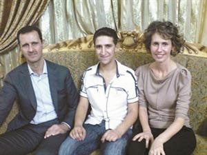 الرئيس الاسد وقرينته اسماء مع طالب ادريس