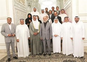 وزير الخارجية الايراني علي اكبر صالحي متوسطا السفير مجدي الظفيري واعضاء الوفد الاعلامي﻿