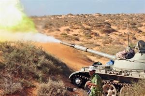 الثوار يقصفون معاقل لقوات القذافي في منطقة ام الخنفس امس	 رويترز﻿