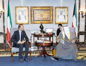 سمو الشيخ ناصر المحمد مستقبلا مبعوث رئيس وزراء ايطاليا
