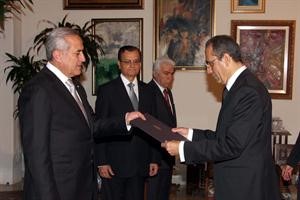 السفير المصري الجديد في لبنان محمد توفيق يسلم اوراق اعتماده للرئيس ميشال سليمان في بعبدا امس 	محمود الطويل﻿