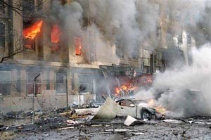 السنة النيران تتصاعد من مبنى البنتاغون بعد استهدافه