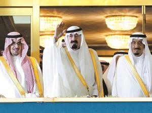  ومع خادم الحرمين الشريفين الملك عبدالله بن عبدالعزيز والامير نواف بن فيصل