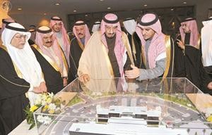 ومطلعا على احد المشاريع الكثيرة التي قام بافتتاحها