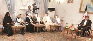 الزميل احمد بهبهاني والسفير مجدي الظفيري والزملاء عماد بوخمسين والشيخة فوزية الصباح وفاطمة حسين مع الرئيس الايراني
