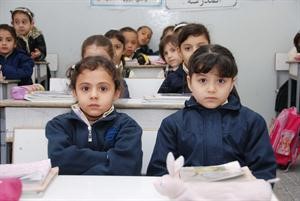تلميذات الصف الاول الابتدائي يتوجهن اليوم الى مدارسهن﻿