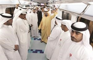 الشيخ محمد بن راشد ال مكتوم في مترو دبي
