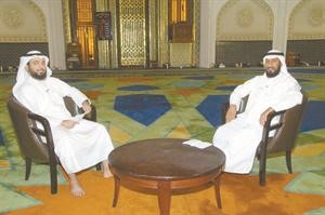الخراز متحدثا للزميل ضاري المطيري محمدس ماهر