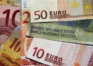 اليورو يفشل في مواكبة العملات الرئيسية ويهبط الى 13627 دولار﻿