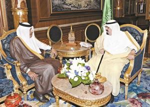خادم الحرمين الشريفين الملك عبدالله بن عبدالعزيز مستقبلا رئيس الوزاء القطري الشيخ حمد بن جاسمواس﻿
