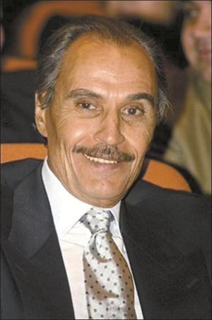 عزت العلايلي﻿